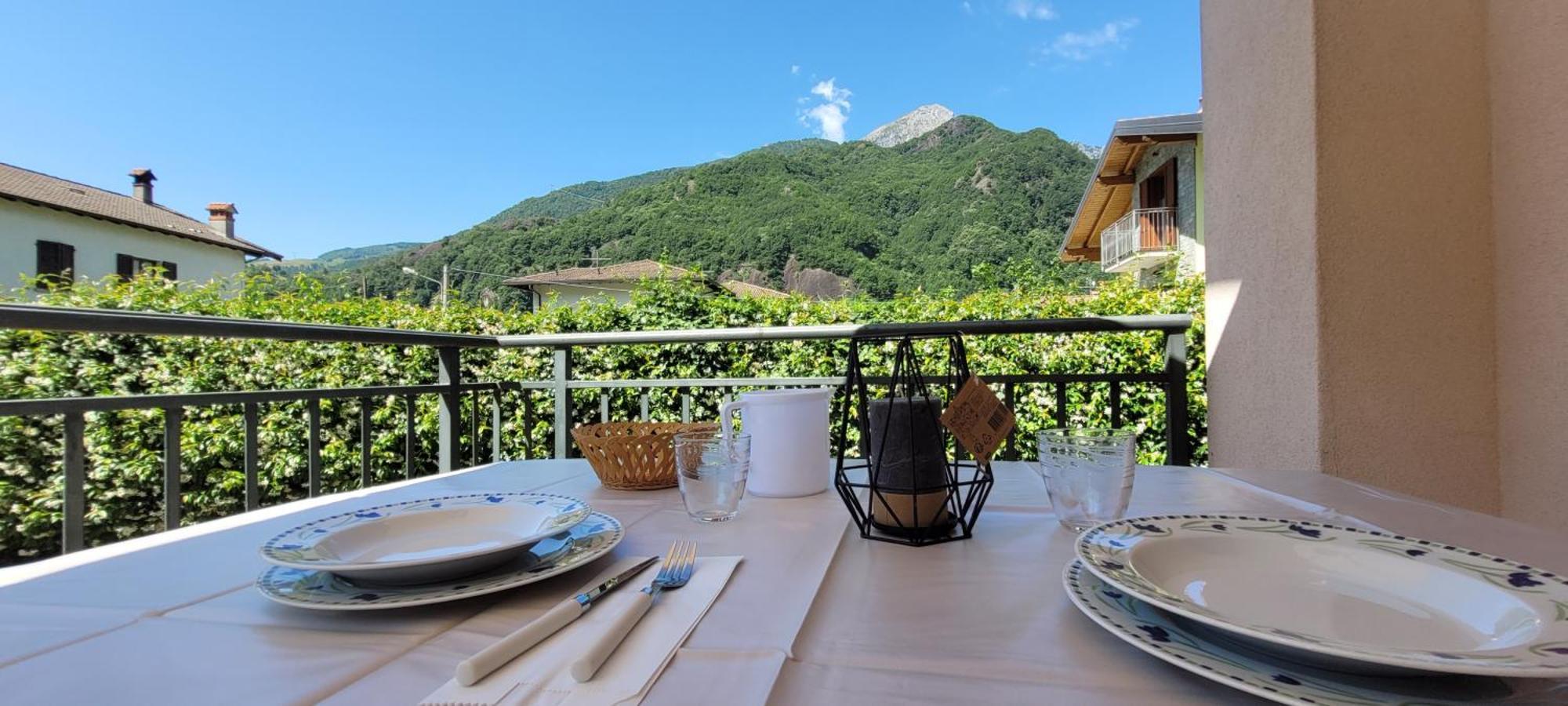 Terrazza Fucinetta Introbio Esterno foto